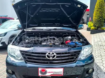 Toyota AWT FORTUNER 2013 seminuevo Ambato — foto 4
