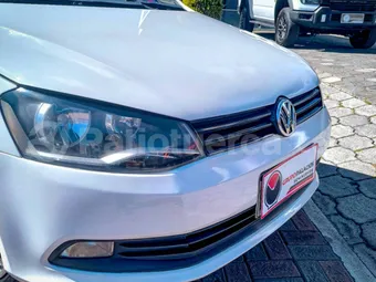 Volkswagen Voyage 2016 seminuevo Ambato — foto 2