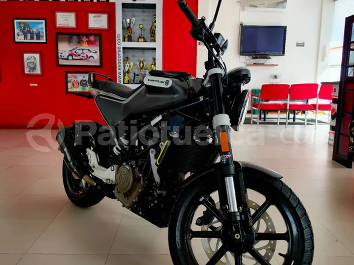 Husqvarna Svartpilen 250 2021 seminuevo Ambato — foto 1