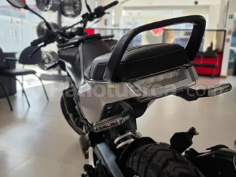 Husqvarna Svartpilen 250 2021 seminuevo Ambato — foto 10
