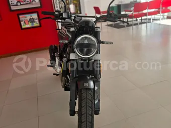 Husqvarna Svartpilen 250 2021 seminuevo Ambato — foto 14