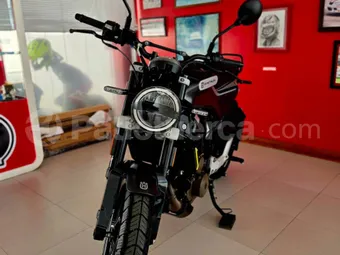 Husqvarna Svartpilen 250 2021 seminuevo Ambato — foto 15
